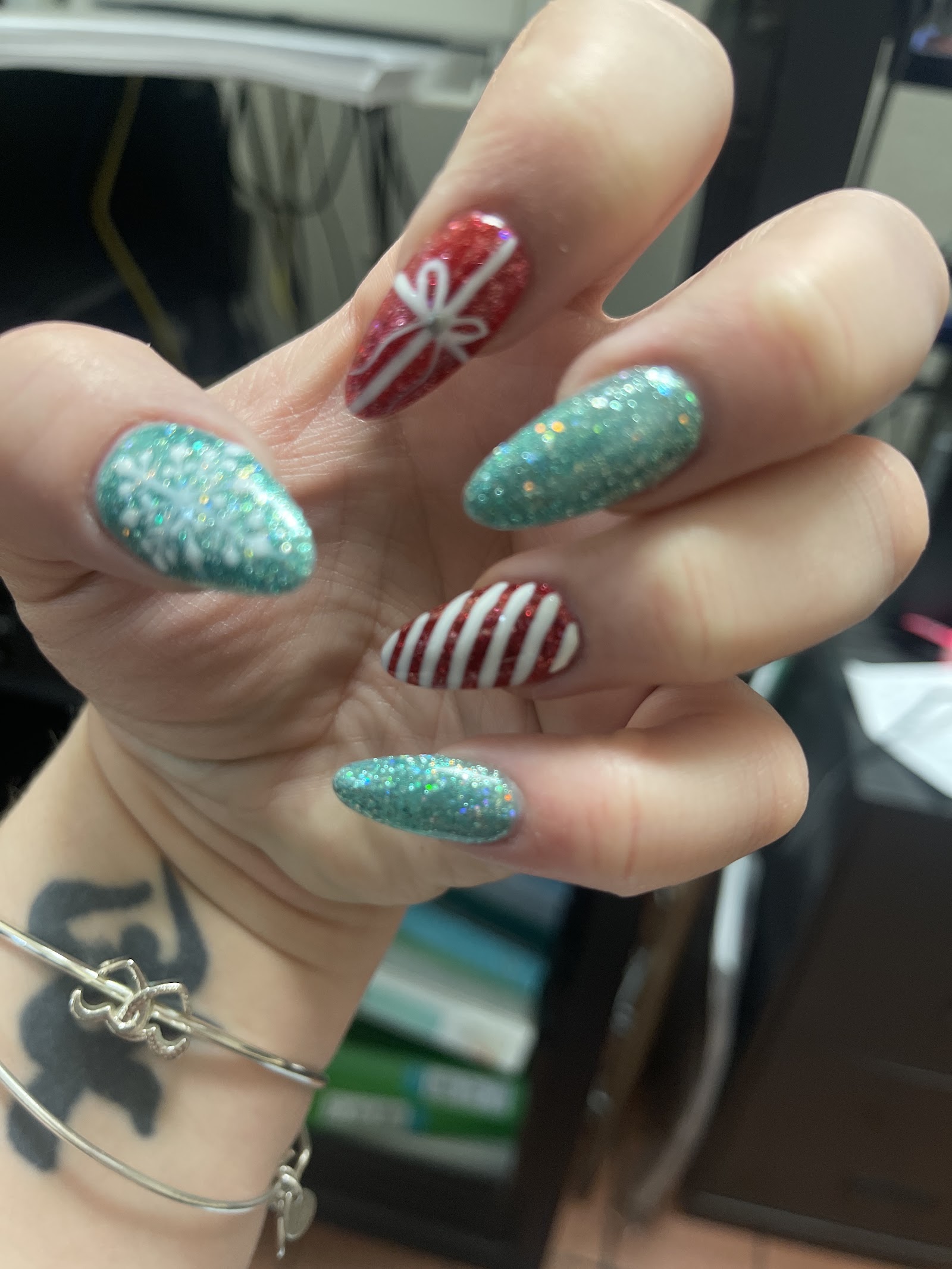 New York Nail Bar logo